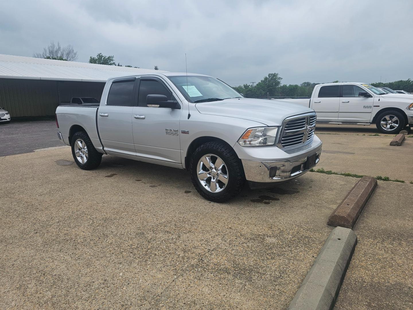 2018 SILVER RAM 1500 SLT Crew Cab SWB 4WD (1C6RR7LT7JS) with an 5.7L V8 OHV 16V engine, 8A transmission, located at 533 S Seven Points BLVD, Seven Points, TX, 75143, (430) 255-4030, 32.313999, -96.209351 - Photo#1